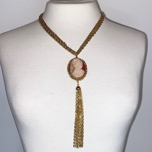 Jewelry - Victorian pendant Chain Necklace tassel chain with Victorian style lady